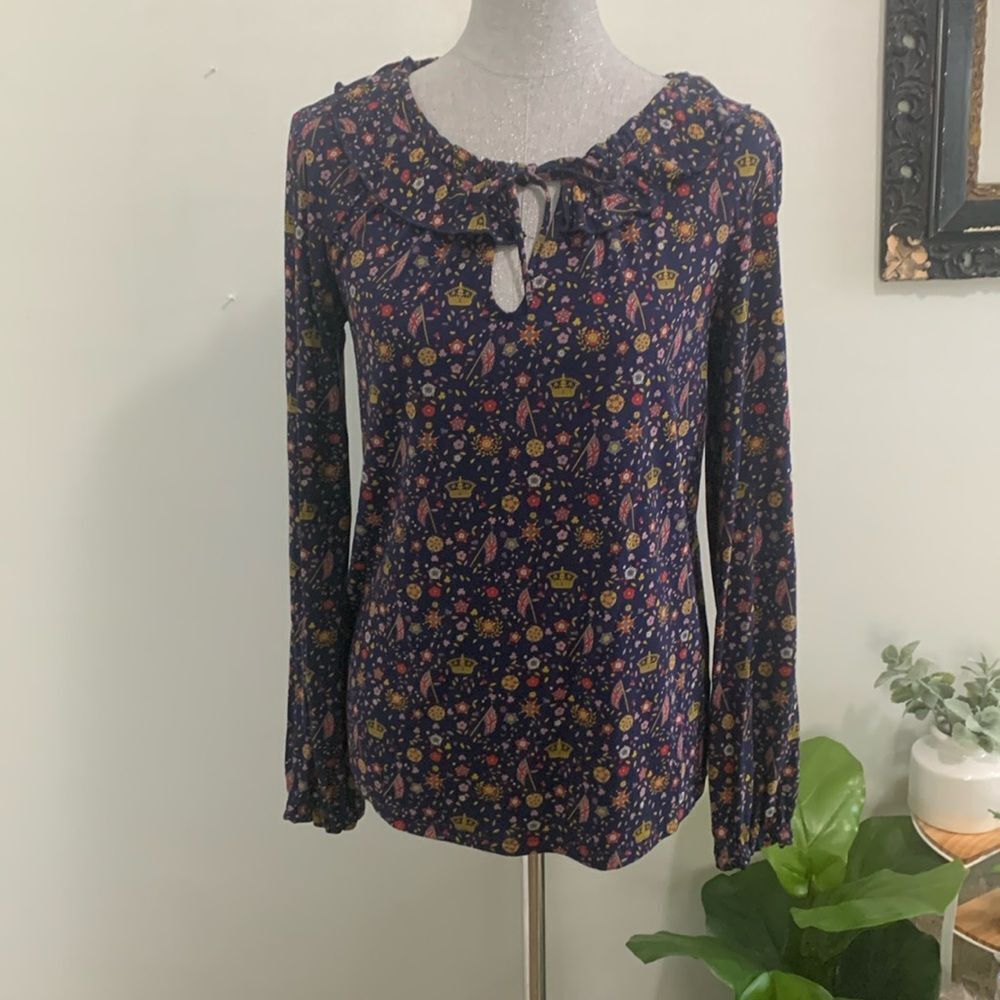 Boden Ditsy Navy Floral British Flag Crown Catriona Ruffle Tie‎ Neck Top Sz US 6